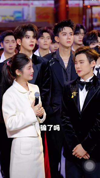 懂得感恩的人,值得拥有更好的!会越来越好的。#感动瞬间 #感恩一切遇见 #龙浩天喊你回酉阳过年 @龙浩天🐲 (4.10中午12点生日庆) @龙浩天妹妹🐰 @峻伊🤍⁹²⁸-101 @海莉