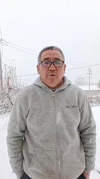 辽宁迎来强降雪降温寒潮,老铁们外出注意道路湿滑,大棚蔬菜注意除雪,地爬粮保管好,防治霉变注意保暖@DOU+小助手