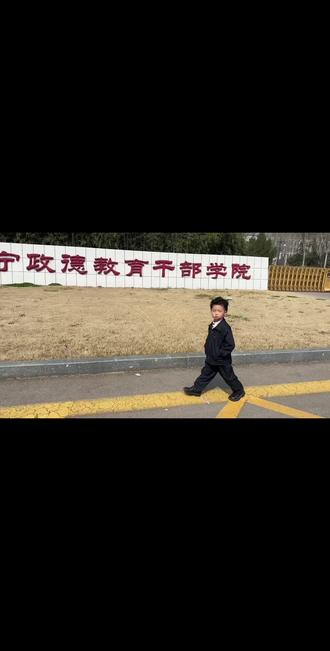 要把政治修养摆在党性修养的首位!漏居#记录孩子的童年足迹 #抓拍瞬间慢下来看世界