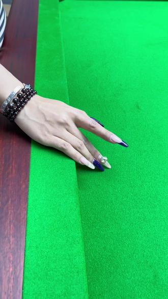 独牙兰博金,乔氏玫瑰金来咯,就在久壬台球,赶紧冲~#台球#普洱#乔氏台球桌 #打台球