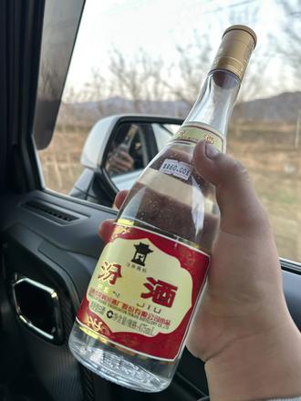 #汾酒与我 喜欢汾酒广告文案:“将所有的一言难尽一饮而尽,如果有幸与你共饮,请你帮我倒满”