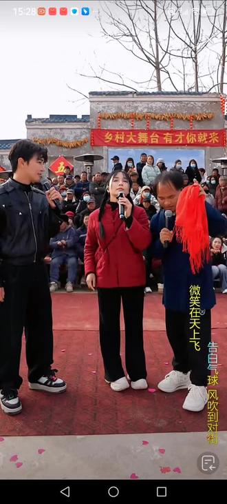 小土妺大舞台,乡村大舞台,有才你就来!#小阿琪,小土妹最年轻,最得意的高才生徒弟,演唱邓紫棋的泡沫和喜欢你,模仿得惟妙惟肖!