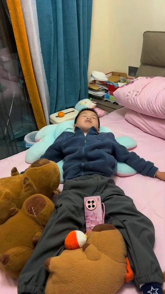 熊非熊偷看手机动态壁纸娶图教程来了!抖音放大镜🔍搜【神图定制】进入,输入口令“9297”🉐动态高清图 #设置教程 #教程来了 #熊非熊偷看手机动态壁纸 #动态壁纸 #手机锁屏 学会了快去试试吧 送你一张动态壁纸 这也太好玩了 有意思的锁屏壁纸