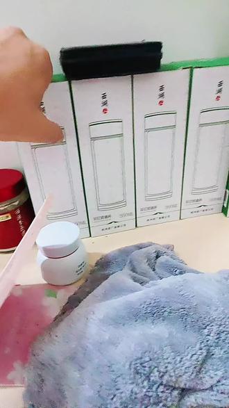 抖音直播间中的实物福袋展式! 哈哈,一个星期在一个直播间中福袋十几个茶杯!火气旺旺吧!#福袋 #福袋中奖 #福袋中奖技巧 #直播间抢福袋