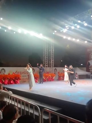 李艺馨演唱《走进新时代》#李艺馨大舞台#演出现场 #视频原声 #记录精彩瞬间 #演出现场拍摄