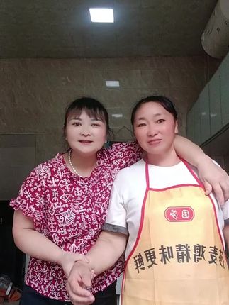 家两姊妹拍抖音真漂亮🙂🙂🙂😄🤔🤔