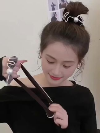 韩系珠珠小肠发圈美疯啦!!珠珠点缀温柔高级, 轻松搞定发型,日常、约会都超实用#简单好看发型 #韩系发饰 #珍珠小肠圈 ##头饰发饰 #超美