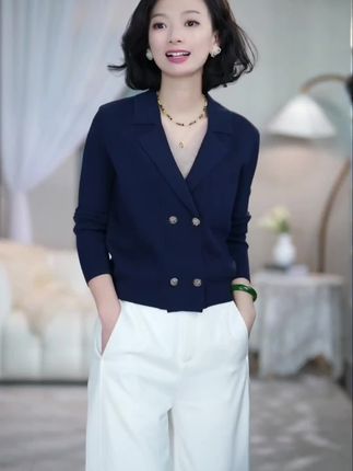 西子/【热可可】扬子精梳羊毛双排扣西装领针织西服外套,想要显瘦、立正的,追求版型的姐妹去穿!#针织开衫 #美出高级感 #谁穿谁好看 #精致优雅 #显瘦穿搭