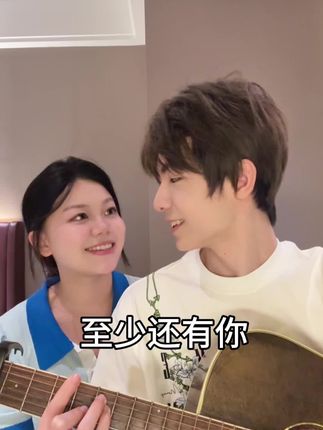 愿大家和爱的人永不分离#情侣 #吉他弹唱 #恋爱日常