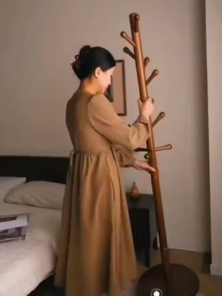 自从卧室里用上这款#实木衣帽架,衣服不再乱糟糟了#挂衣架 #居家好物