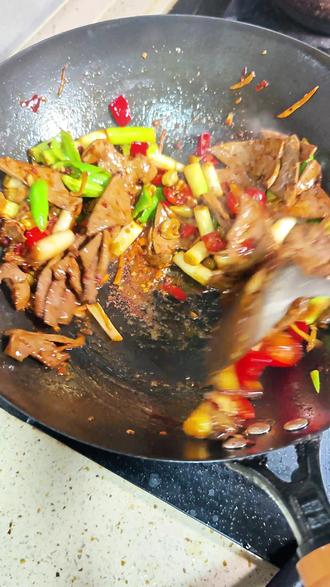 爆炒的猪肝,香辣脆嫩,下饭菜再添一个☝️#美食制作分享 #跟着抖音做美食 #美食教程 #家常菜 #下饭菜
