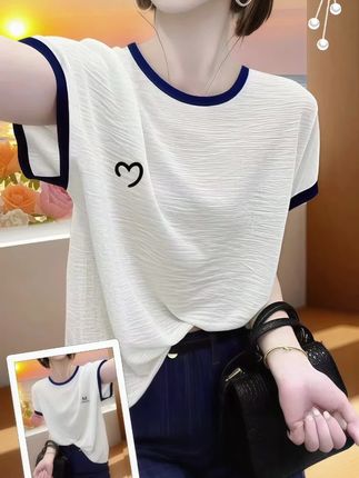 宝子们👋🏻!我最近挖到一件神仙短袖✨,正肩设计超显瘦,竹节棉材质软fufu☁️还带透气孔!韩版剪裁通勤约会两不误👗,宽松版型藏肉一绝🍔~搭配牛仔裤是慵懒法式风🇫🇷,搭西装裤秒变职场丽人,亲测水洗三次没变形👏🏻,空调房当防晒衫也OK☀️!喜欢的宝子们赶紧入#夏季穿搭 #通勤ootd #显瘦神器 #竹节棉爱好者 #平价好物