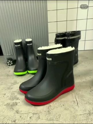 男士雨鞋固定绒新款一体加绒防水厨房胶鞋钓鱼雨靴防滑劳保水鞋冬#保暖雨鞋 #加绒保暖 #雨鞋 #软底软面穿上超舒服 @DOU+上热门 @DOU+小助手