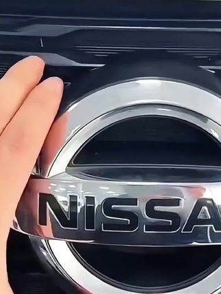 还在为日产车大力关门产生的噪音和零部件损耗而烦恼吗?这款适用于新轩逸、天籁、逍客、骐达、奇骏的门锁扣盖减震车门防撞贴来帮你!软硅胶材质,不变形、耐扭曲,撕下背胶一贴即装,不仅能缓冲关门冲击力,减少零部件损伤,还能防尘防锈,美观又实用 ,速速下单!#日产 #车门锁保护盖 #车门锁硅胶保护垫 #车门锁硅胶垫 #汽车用品