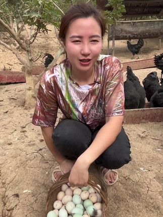 你说你抽的不是烟而是寂寞,而我卖的是大山深处的自由呼吸跟不忘初心的品质!#散养土鸡蛋 #林下散养鸡 #养鸡 #三农养殖#农村生活
