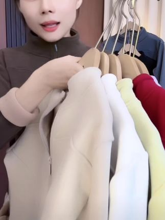 醉梓菡加绒加厚短外套女秋冬外穿2025新款羊羔绒立领保暖瑜伽上衣 #创作灵感