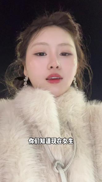 千金感路边摊拍照教程📷十块的麻辣烫比几百的漂亮饭还出片?#路边摊拍照 #古早氛围感拿捏了 #周幼琳仿妆挑战 #路边拍照#千金感拍照