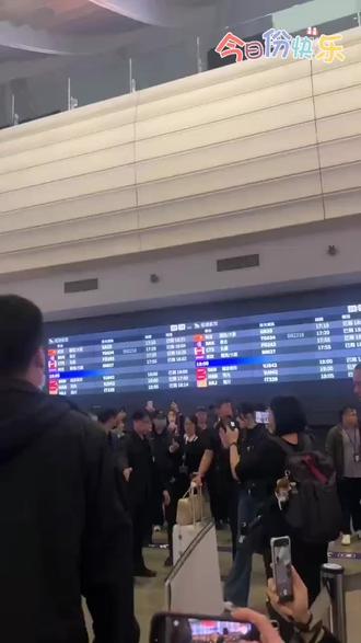 #lingorm 两宝顺利抵达台北,两个人坐的同一辆车😁#linglingkwong
#ormkornnaphat #台北见面会