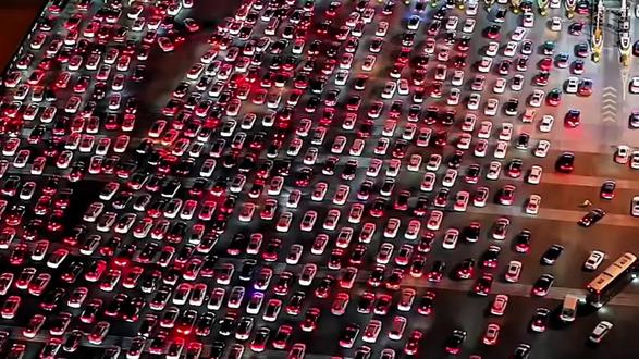 假期高速堵车原因找到了#科普 #高速堵车 #涨知识