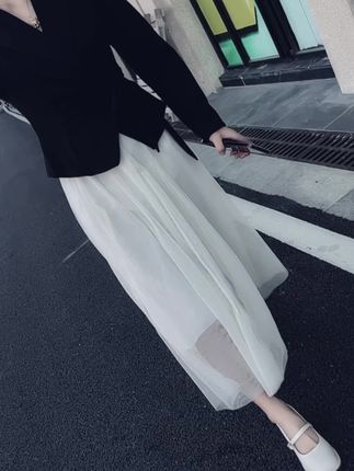 “陪你最多的人是你自己 所以一定要活成自己喜欢的样子”#气质穿搭 #显瘦穿搭 #春秋新款