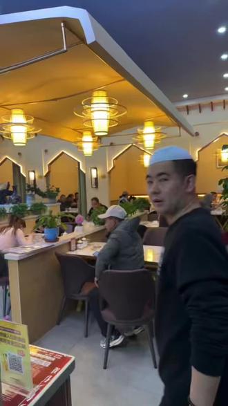 艾菲迩面霸斋月期间提供斋月饭,正常营业 :下午15点至23点, 封zhai饭凌晨2点半开始#为城市美食打call #创业路上的我们 #这店环境太好了 #餐饮人拍抖音