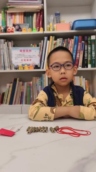 #竹节人 #竹节人手工制作 #周末玩什么 #手工教程 #竹节人大战
应小朋友要求,给他录一个5分钟制作过程,竹节人的创作过程需要一些耐心哦~
小男生爱玩的小玩意儿~