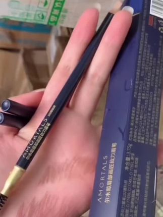 尔木萄这个眉笔太好用了,手残党也能画出 根根分明的毛流感#眉笔推荐 #眉笔 #平价彩妆 #尔木萄眉笔