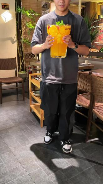 拜见!合肥!!超大大大大杯水果茶!!真的绝了 !!里面还有好多种的水果!!一个人来根本喝不完!真的绝了哈哈哈!!!#合肥美食 #合肥 #探店