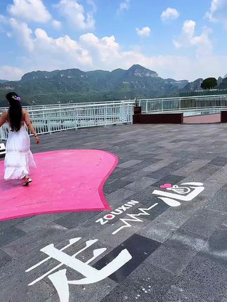 爱到什么时候,爱到天长地久,爱情1 号公路,全长9.9公里,寓意天长地久,终点陪嫁村,据说到过这里的都能白头到老#适合情侣打卡的景点推荐 #爱情一号公路 #云台天池峰林峡 #跟我打卡最红地标 #旅行推荐官