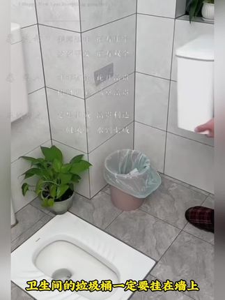 壁挂式垃圾桶,免打孔安装,厨房卫生间都能用,挂起来还能节省空间#垃圾桶#壁挂垃圾桶 #免打孔安装#生活好物分享