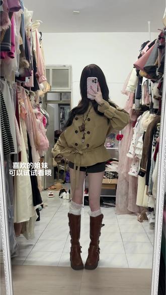 超特别的小风衣🧥就喜欢这种别具一格的感觉!! #随意穿搭 #穿出你的chic风 #永远臣服于松弛感穿搭 #我的古着ootd