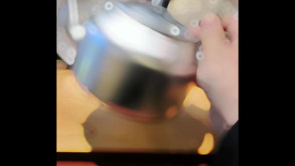 #手工制作#diy手工#铝壶锤纹改造教程 铝壶锤纹改造教程来啦!有手就行系列!