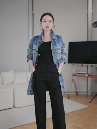 迪丝嫚苓蓝色牛仔外套时尚休闲百搭气质宽松水洗原创设计小众优雅#女神穿搭#轻奢女装 #牛仔裤穿搭 #强烈推荐 #气质范 #高级穿搭 @迪丝嫚苓官方账号