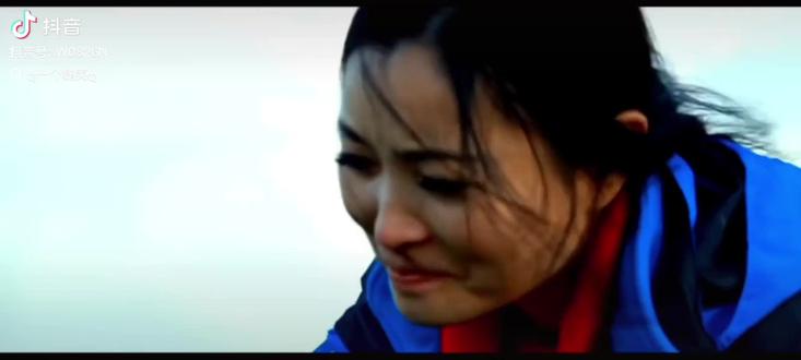 狼王格林,你是狼中之人,而我们成了人中之狼!跟你走进荒野才知道每一口食物都来之不易,陪你饿过了才懂得珍惜!我看见你捕猎的虔诚:不是我要杀而是我要活!#保护野生动物 #重返狼群#格林 #狼王 #