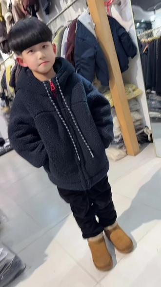 家居服又来了,不吹牛的说:这套真的是所有妈妈和孩子们都喜欢的款👍4岁到成人都有,黑色,蓝色,红色现货180套,需要的亲们速度啦😄@抖音小助手 #家居服#亲子套装#杨楼镇商业街美洋洋生活馆