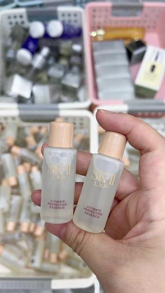 SKII金钻神仙水10ML
神仙水的贵妇版本!!SKII的高端金钻系列!
🟡8倍浓缩Pitera™
相当于8瓶普通神仙水的浓缩
上脸更滋润!!保湿修复力更强!!一次抵8次!
浓度更高,修复受损细胞,抗衰紧致,改善粗糙,暗沉,增强弹性,保湿效果也更好!高效提升肌肤的水润度以及细滑度!#美妆好物分享 #化妆品分享 #美妆搬运工