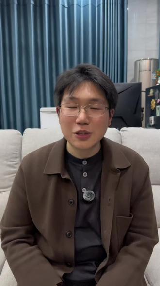 萧红呼兰河传的三个启示 第一,对于自由的定义:自由不是为所欲为,而是对自己的生命具有选择的权利,并且这个权利可以不受他人非议。
第二,要警惕文化系统之恶。这也是被鲁迅先生所批判过的,我们都可能曾经是受压迫者。
第三,麻木,是一个人内在生命力的枯萎,丧失了对于自我命运的主动权。我们不但要有与世界相处的能力,更要有掌控自己命运的勇气。
#萧红#呼兰河传#读书 #读书成长 #读书分享