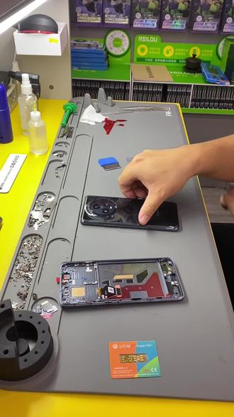 不差钱 就换原装屏呗 荣耀magic5换一块原厂屏#滨州 #极修匠 #魔幻猩球 #手机换屏 #凯库高色域