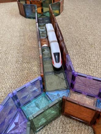 磁力片又有新搭档啦,就是这个电动小列车!!
#儿童玩具#玩具车#亲子互动#幼儿园#益智玩具