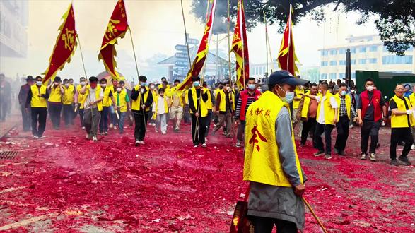 湾区引领,丙午年正月初八横河镇花园村点灯活动。