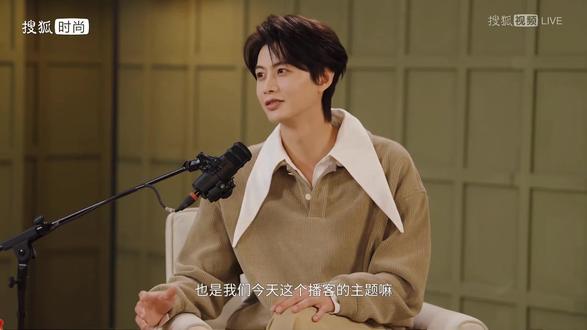 #何健麒 #搜狐视频 片段一
短剧贵公子何健麒:不迎合大众不否定自己
251211作客搜狐關注流直播間
#演員 #强烈推荐