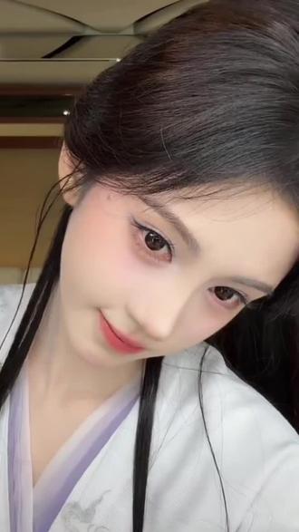 姐姐平时的化这么浓的妆吗~#鞠婧祎#流量#无引导不良