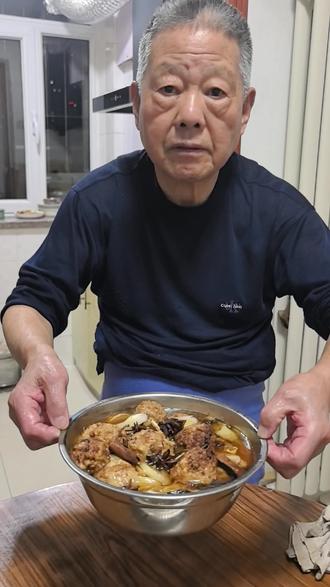 宁爷爷准备年夜饭—四喜丸子
#过年美食 #记录真实生活 #上热搜 #分享美食