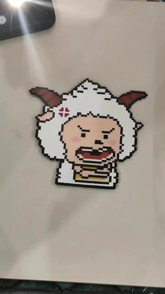 一个不怎么正式的教程
宝宝们,记得压的时候不要太用力,不然可能会出现我上一个的问题。希望能够对大家有所帮助。#我在抖音玩拼豆#当我染上了拼豆#拼豆 #手工 #懒羊羊