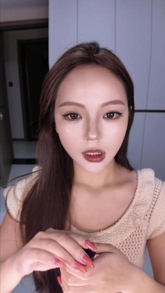 想要一个完美的韩女水光肌,其实非常的简单,只要按照我的步骤去做就可以得到一个非常完美的水光肌,快去试一下吧#水光肌灯泡肌 #韩女水光肌 #韩妆精髓 #美妆 #水光棒