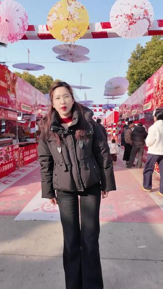 新年逛吃卫食园!免门票 + 免费停车,采购年货超便捷,年味十足超热闹!
# 蚌埠卫食园 #过年逛吃 #年货节