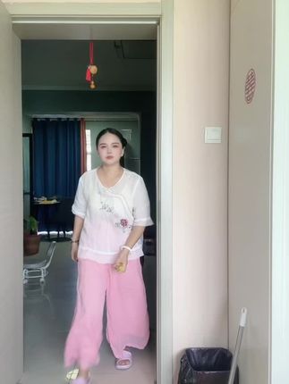 #种草 #好物分享 #夏日必备 #亲测分享 #自用好物推荐 这个仁和匠心止汗露,好用现在腋窝的衣服再也不湿啦