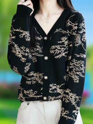 春秋新款轻奢高级感V领重工提花针织衫,百搭不挑人,单穿内搭都好看#谁穿谁好看 #女装时尚穿搭 #气质显瘦穿搭 #减龄气质穿搭 #面料柔软亲肤