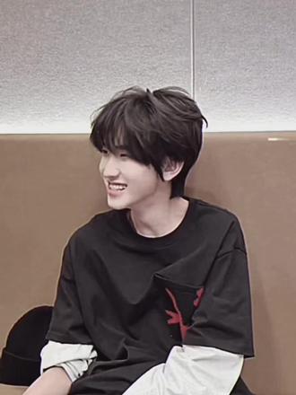 左奇函十五岁30亿黑屏 你怕不怕#左奇函#yc哼里哼气