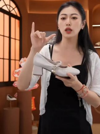 羊皮轻奢玛丽珍夏季增高百搭粗跟圆头女单鞋真皮法式浅口女式皮鞋#百搭鞋子 #时尚美鞋 #优雅气质 #透气舒适 #好鞋推荐